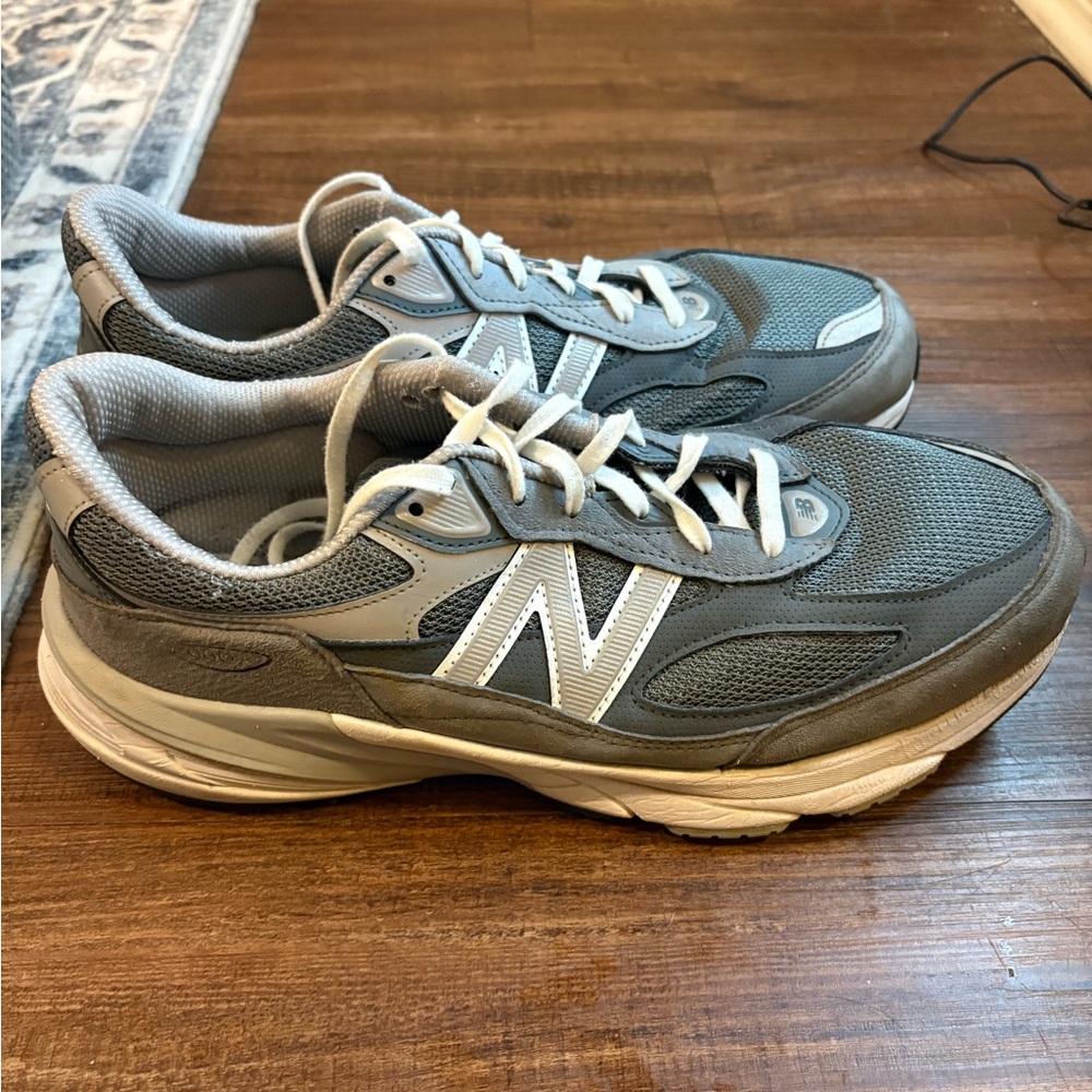 New Balance 990v6 size 12 4E Men's Gray and White Sneakers